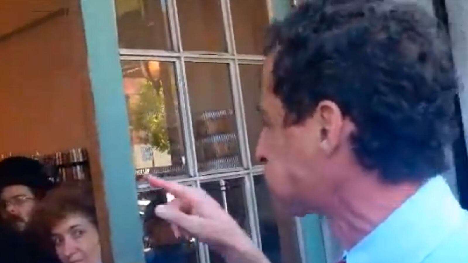 cheats/2013/09/04/weiner-verbally-attacks-jewish-voter/130904-weiner-fight-cheat_j4vz8z