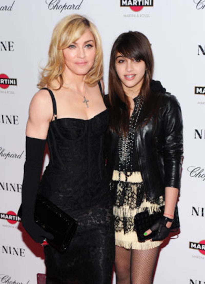 galleries/2009/12/16/nine-premiere/nine-premiere---madonna_jcaony