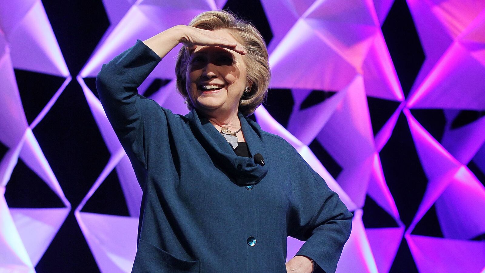 cheats/2014/04/10/shoe-thrown-at-hillary-clinton/140411-clinton-show-cheat_mko6yy