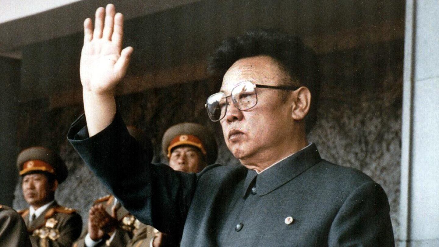 North Korean leader Kim Jong Il waving
