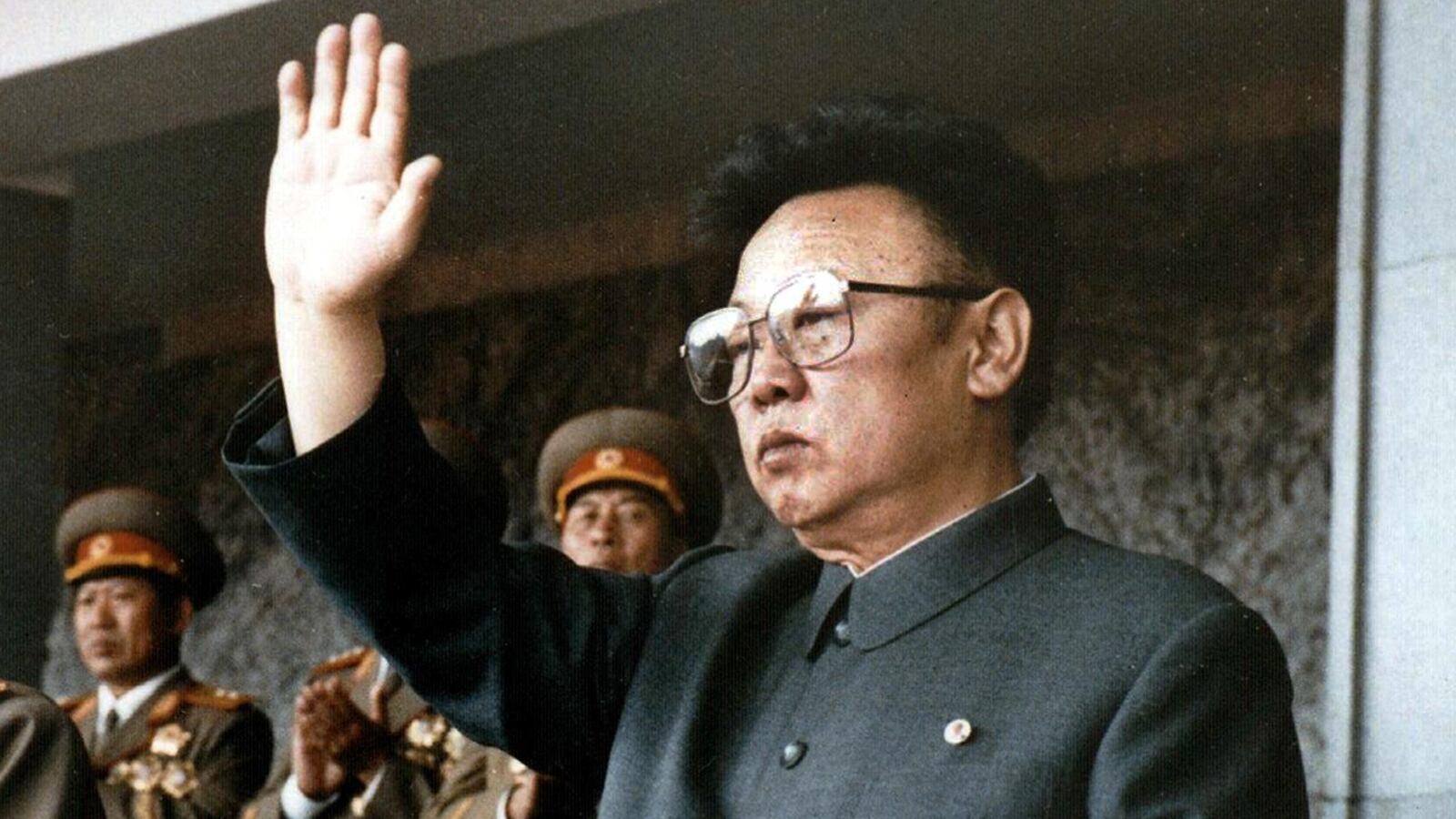 North Korean leader Kim Jong Il waving