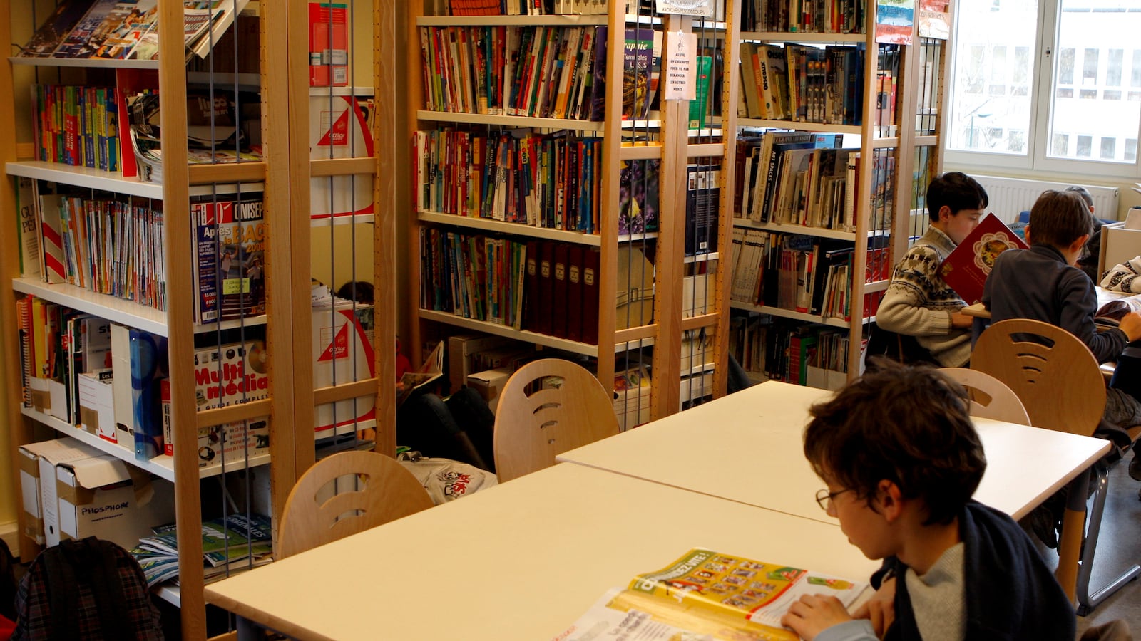 2009-03-27T120000Z_1790103134_PM1E53R0Z1F01_RTRMADP_3_FRANCE_g7kqyq