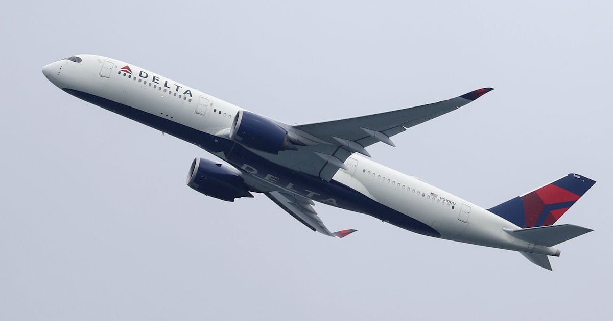 Delta Flight Attendants Hospitalized After Extreme Turbulence