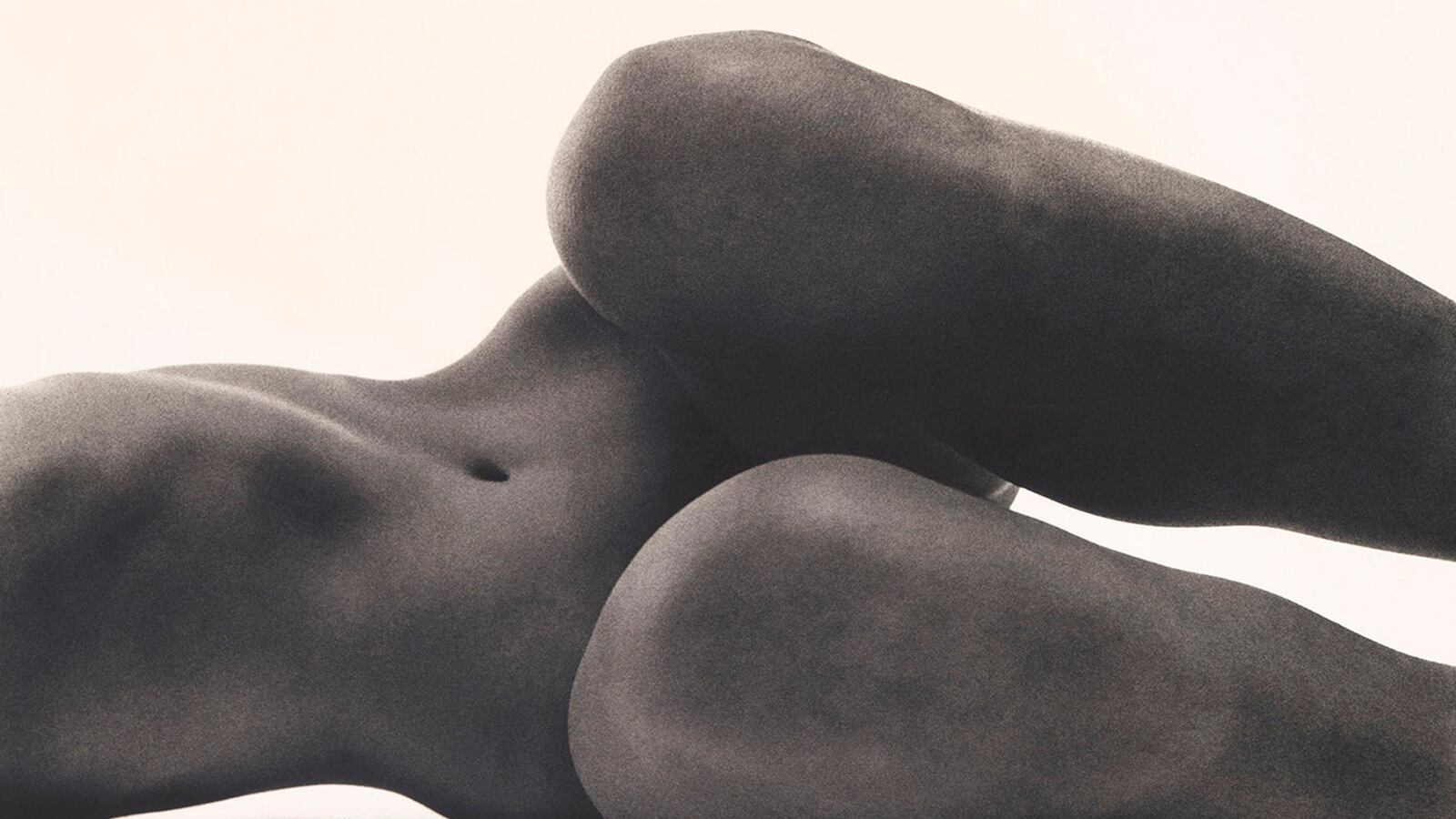 galleries/2016/06/15/irving-penn-s-gloriously-strange-images-photos/160610-Irving-Penn-Fashion-gall-tease_x3xm8k