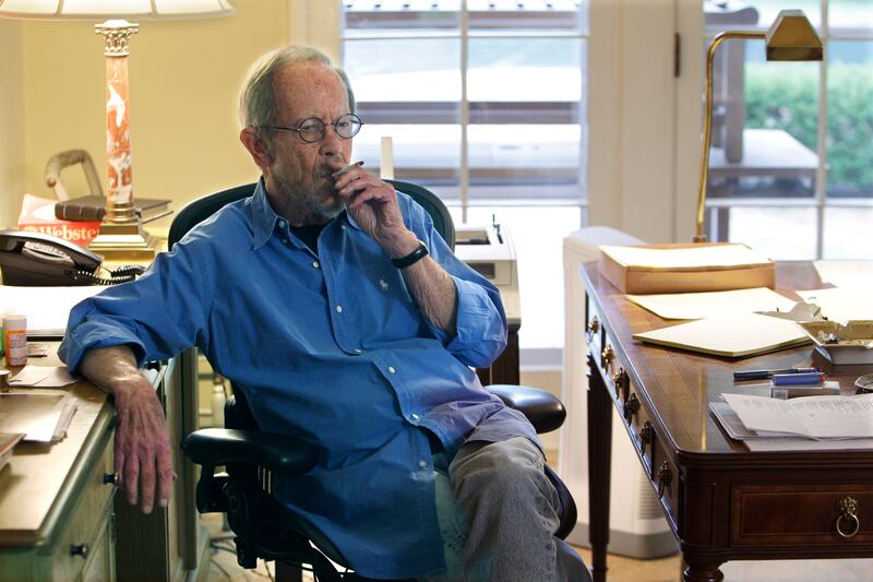 galleries/2013/02/11/older-than-pope-benedict-still-going-strong-betty-white-more-photos/130211-older-than-pope-08_lqooan