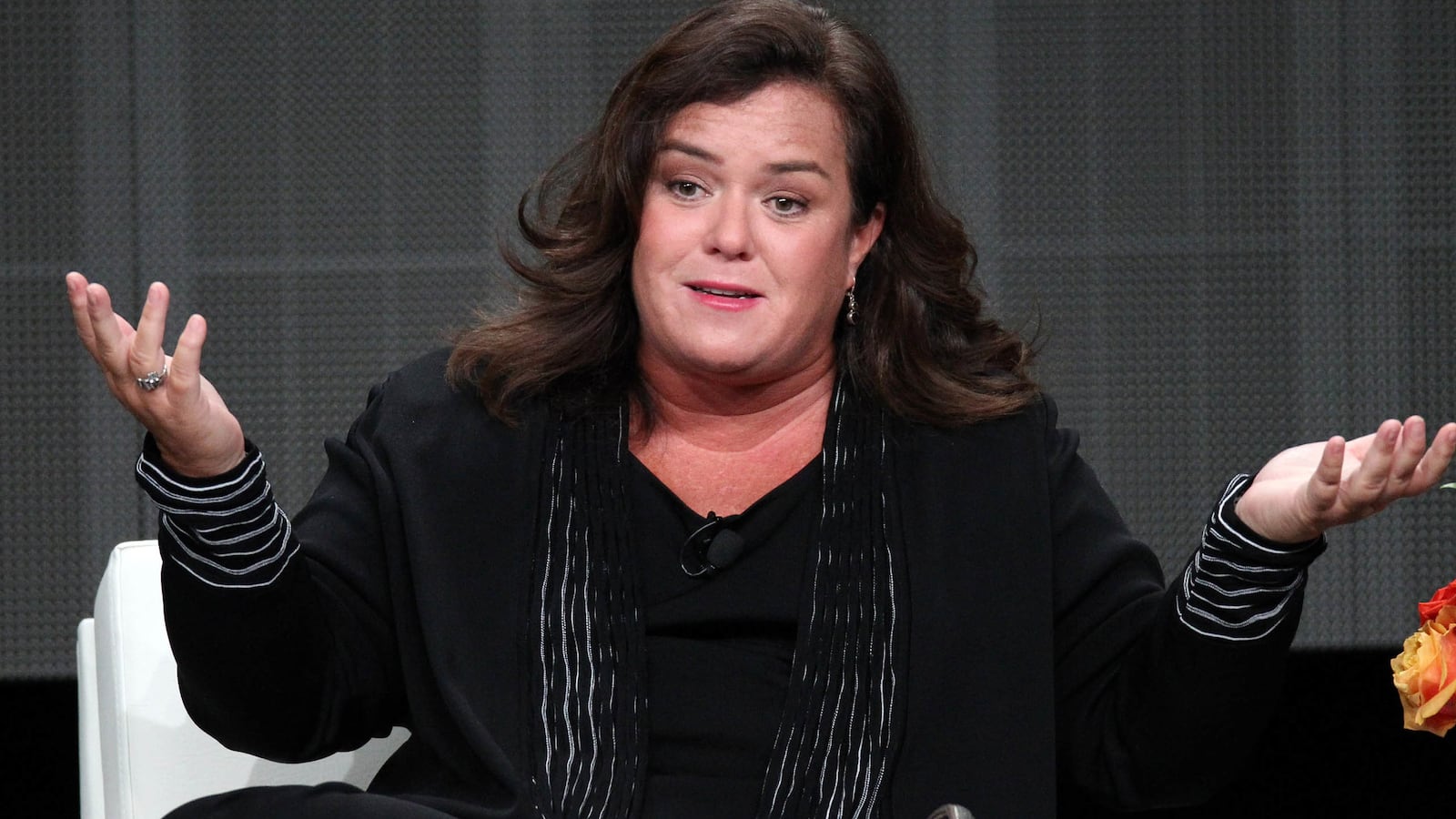 articles/2015/10/22/alleged-isis-fight-leads-to-rosie-o-donnell-lawsuit/151021-Weill-rosie-isis-tease_vutuon