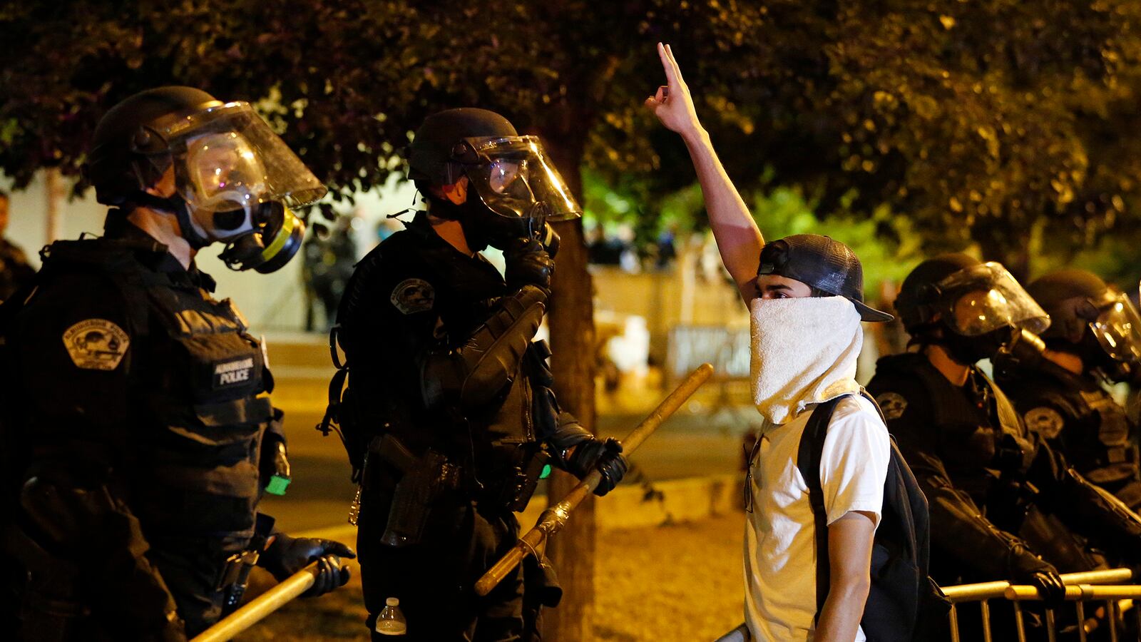 articles/2016/05/25/how-donald-trump-s-new-mexico-rally-turned-violent/160525-weiss-new-mexico-tease_xrkaz4