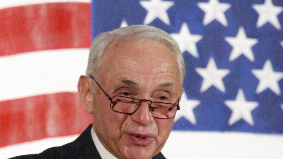 Leslie Wexner speaking at a podium, receiving the Woodrow Wilson award.