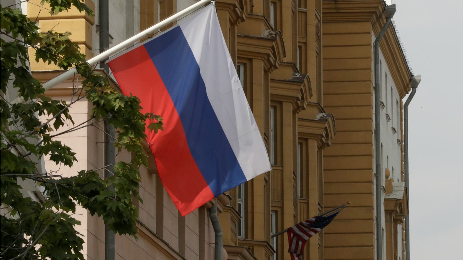 171111-us-embassy-moscow-spy-cheat_m3n4l0