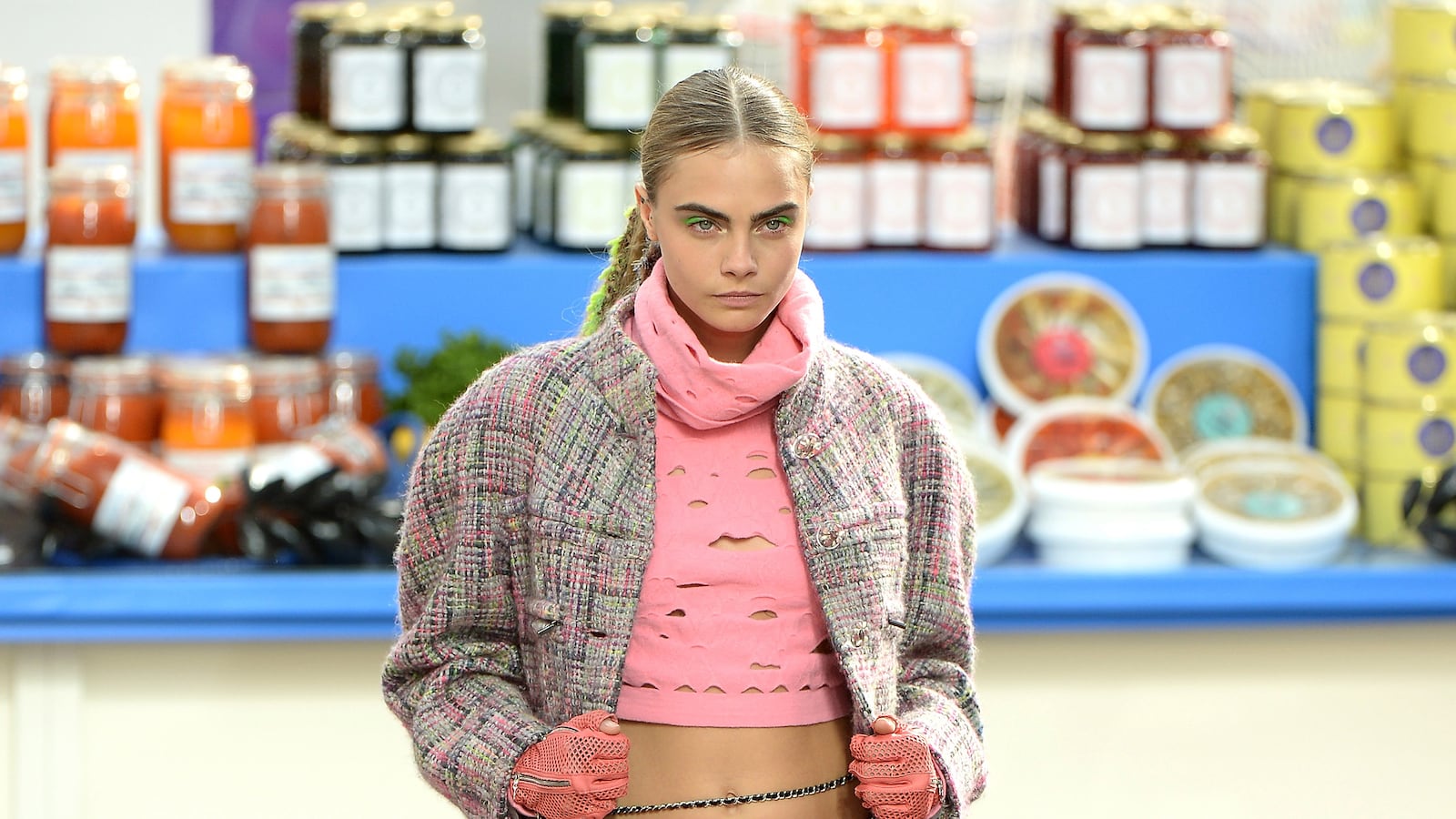 articles/2014/03/04/valentino-chanel-and-alexander-mcqueen-at-paris-fashion-week/20140304-delevingne-chanel-tease_esmq1c