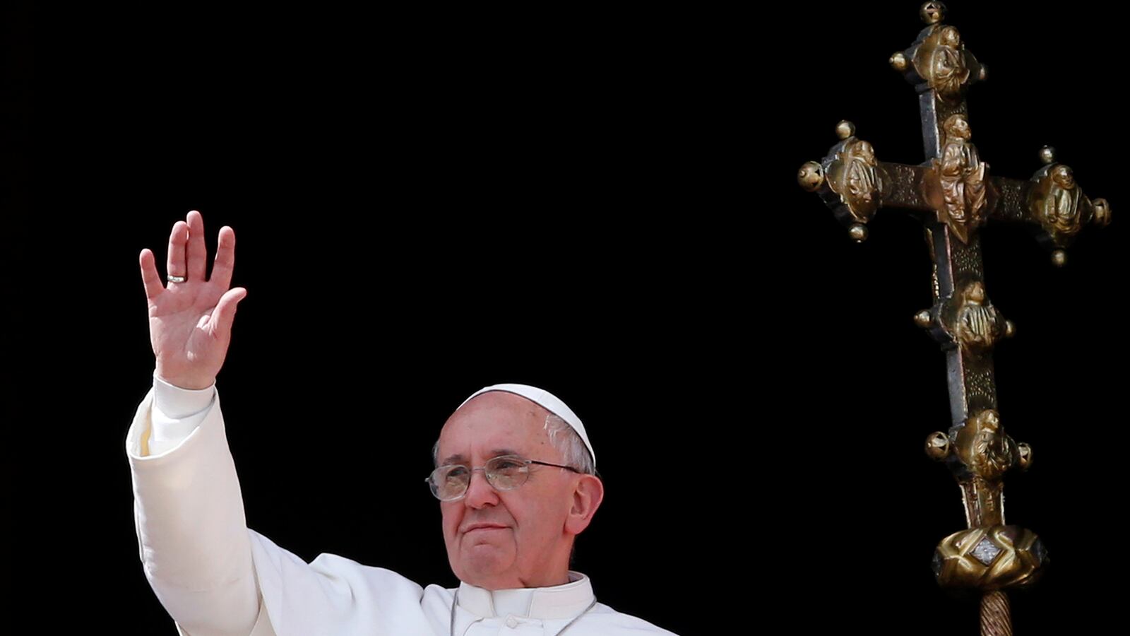 cheats/2015/09/18/francis-hosting-refugee-family-at-vatican/150918-Pope-Francis-cheat_puxqav