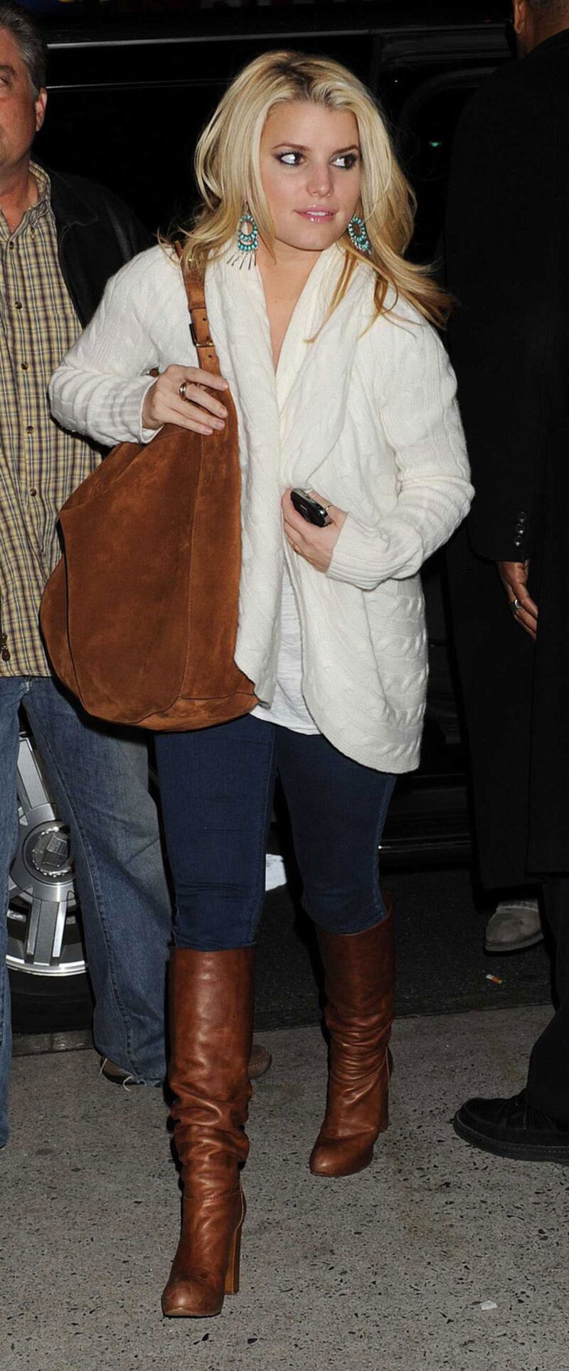 galleries/2010/01/13/celebrities-in-jeggings/jeggings---jessica-simpson_zzpelo