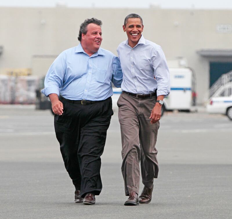 galleries/2013/05/28/barack-obama-and-chris-christie-s-jersey-shore-bromance-photos/obama-christie-2011-irene1_yp1mrv