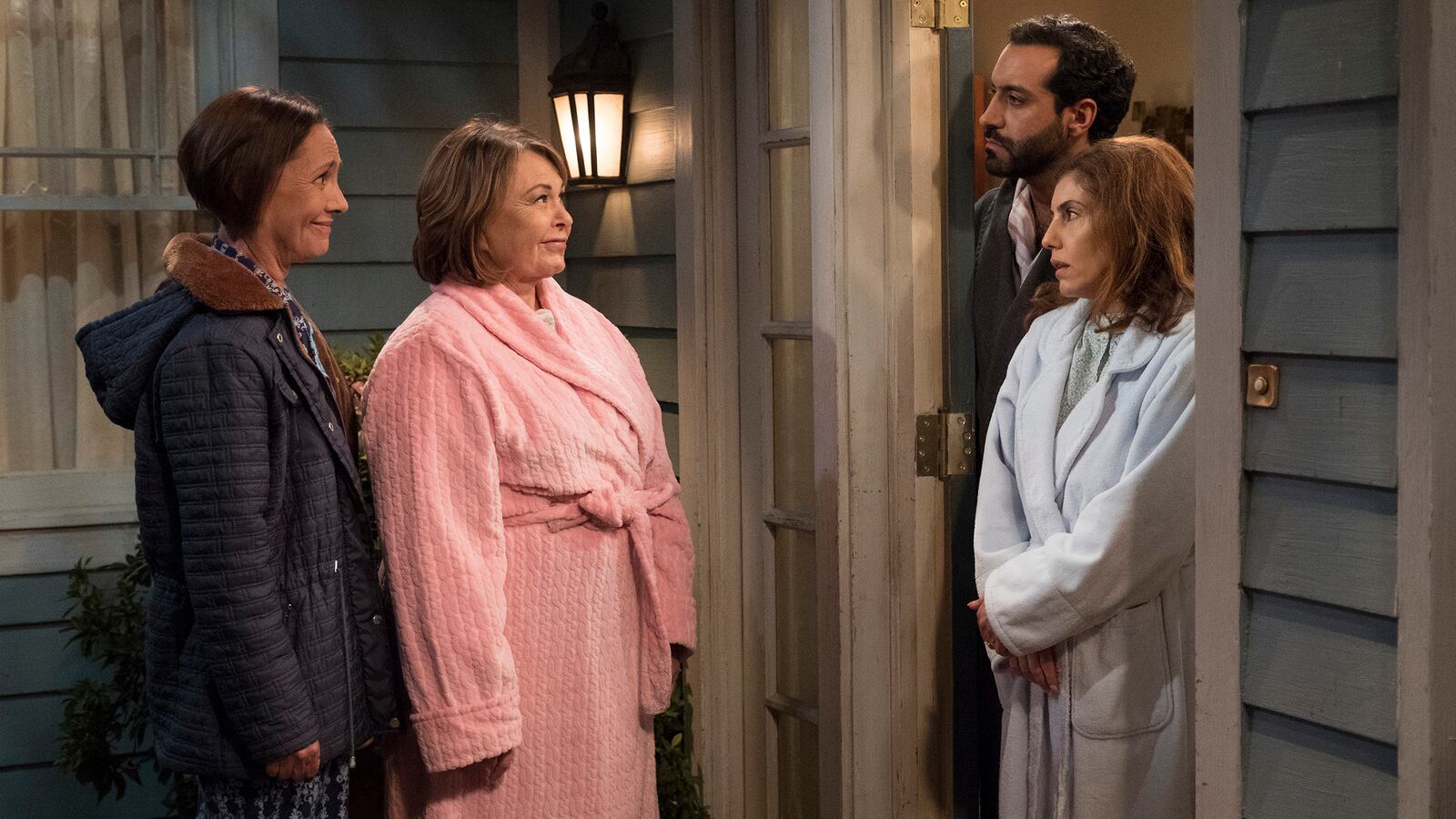 180508-fallon-roseanne-tease_zdgdjt