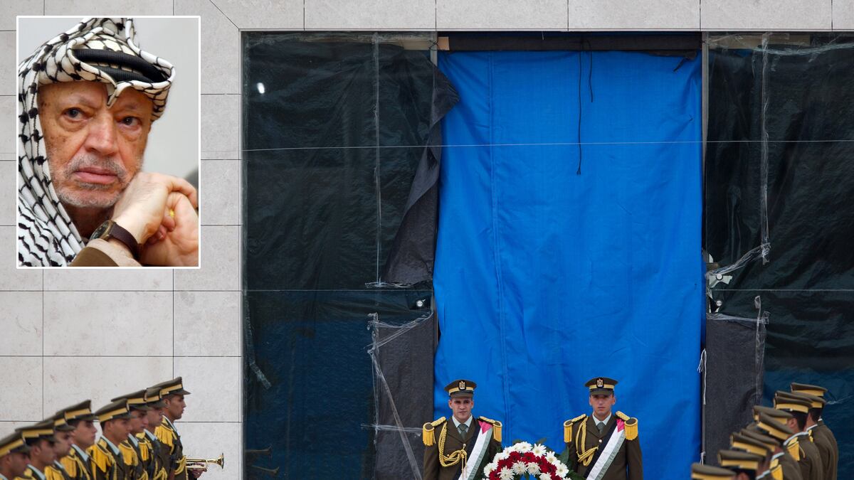 articles/2012/11/27/was-yasir-poisoned-arafat-s-body-exhumed/ephron-arafat-exhumed-tease-embed_boypol