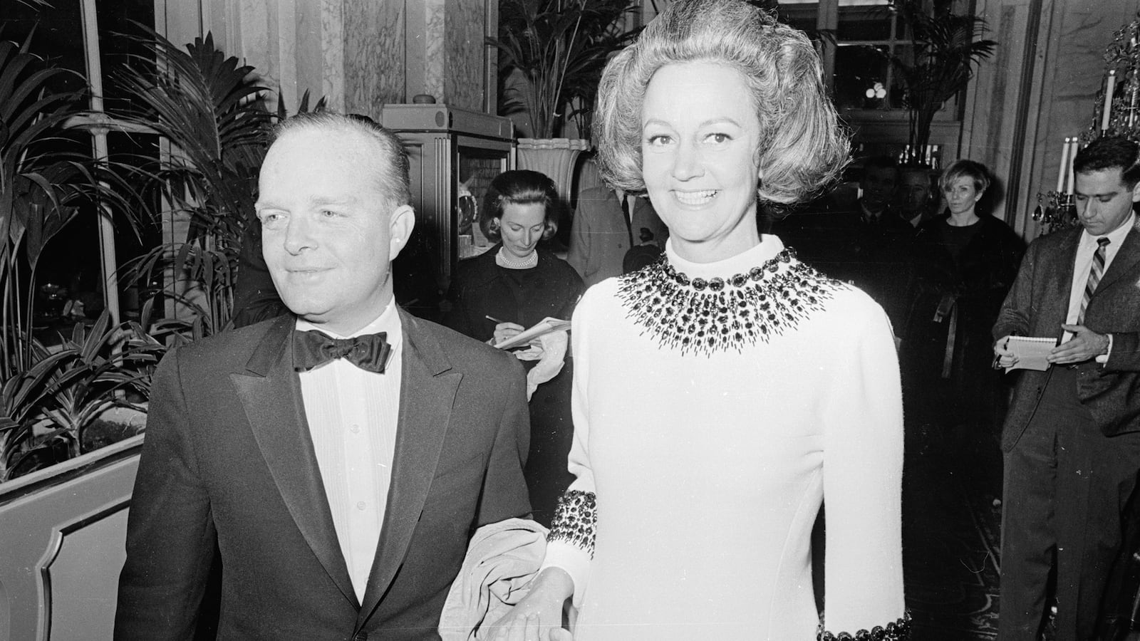 articles/2015/05/17/how-truman-capote-s-black-and-white-masked-ball-shook-sixties-new-york/150515-haden-guest-capote-tease_nc4p1d