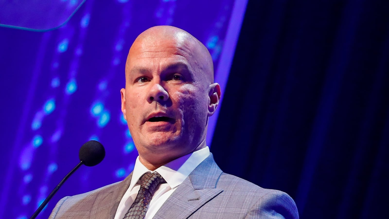 Officer Tommy Norman speaks into a microphone at the Thurgood Marshall College Fund 31st Anniversary Awards Gala on October 29, 2018