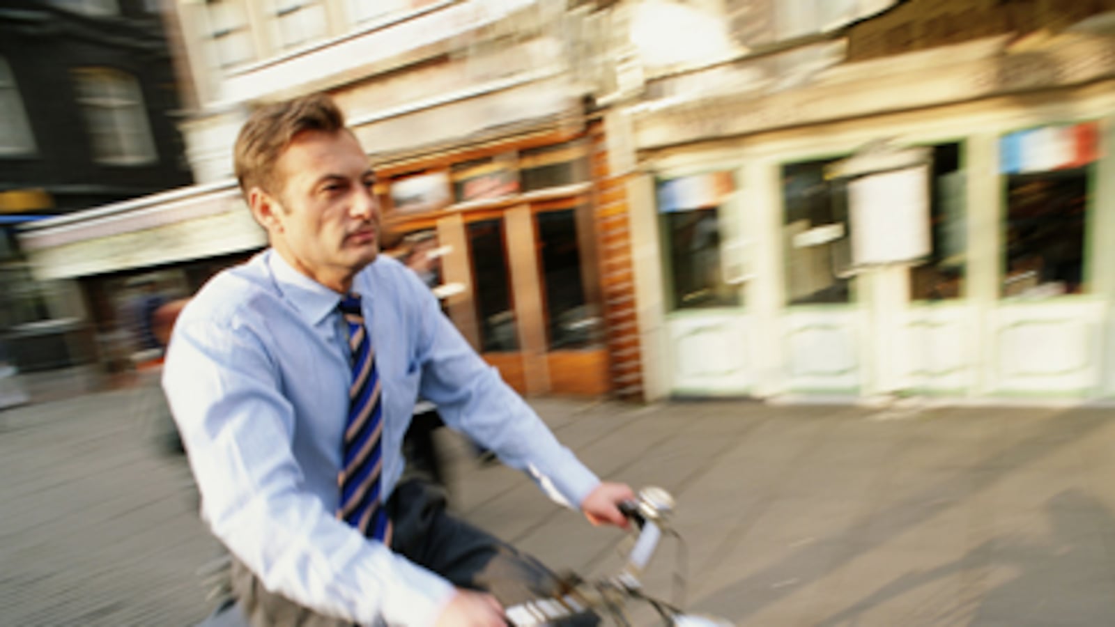 articles/2010/10/15/biking-while-drunk-is-it-legal/rufus-biking-drunk_133523_vsjw2c