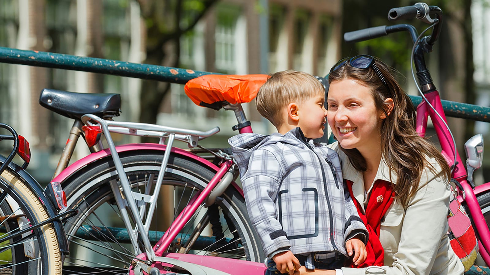 articles/2017/04/08/how-dutch-parents-raise-free-range-kids/170408-hutchinson-dutch-parents-tease_nd0rhf