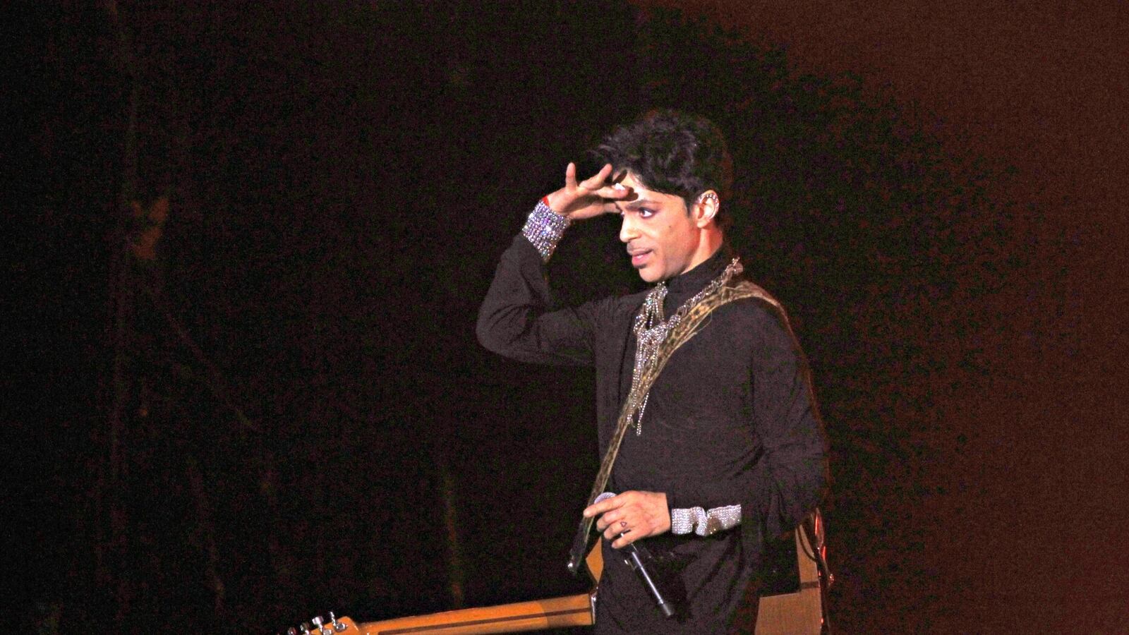 cheats/2016/04/22/sheriff-prince-death-not-a-suicide/160422-prince-solo-cheat_izlj89