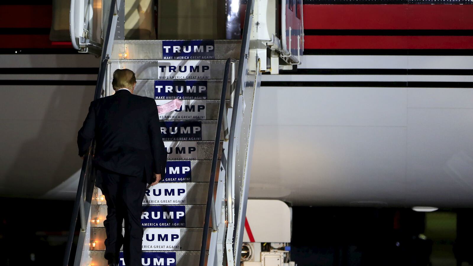 cheats/2016/04/19/trump-s-jet-not-registered-with-faa/160420-trump-plane-not-registered-cheat_zmrgi2