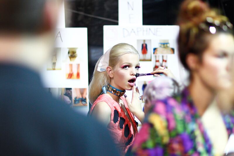 galleries/2011/10/03/viktor-rolf-backstage-photos/viktor-rolf-fashion-11_brvbgn