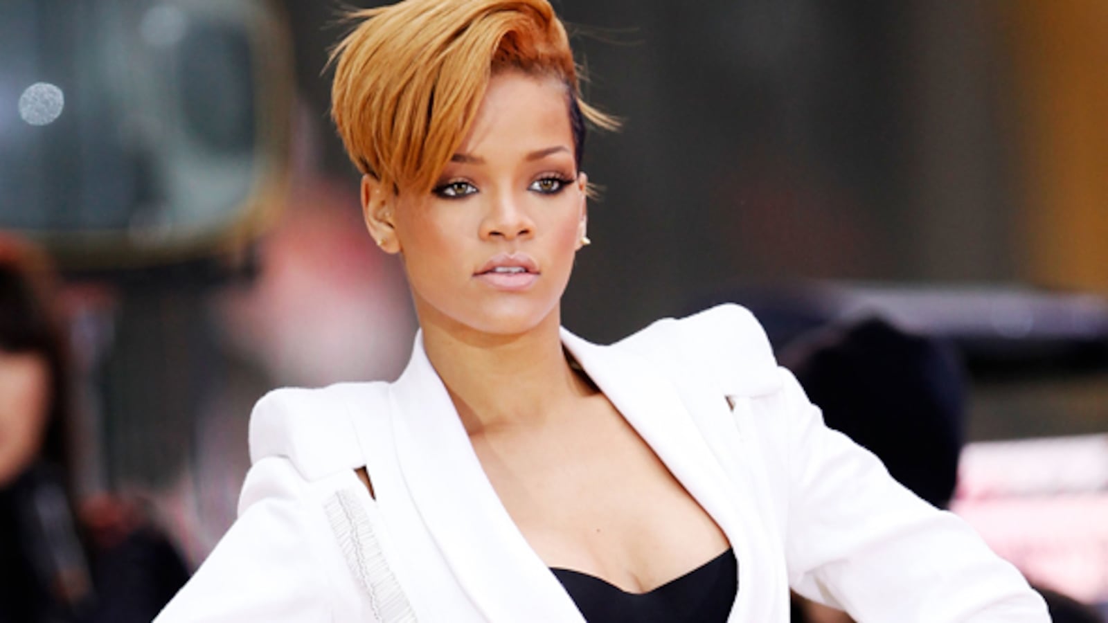 cheats/2009/12/01/rihanna-addresses-nude-photo-leak/sx-top---rihanna-1_lyijax