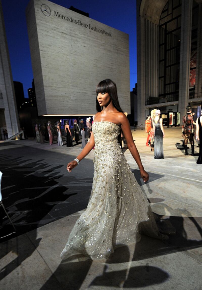 galleries/2010/09/07/fashion-s-night-out-the-show/fashions-night-out---naomi-campbell_xwjsrq
