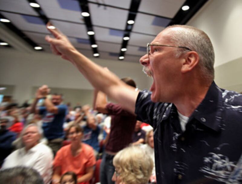 articles/2009/08/20/9-town-hall-dos-and-donts/video-town-hall-protests-02_iaccwk