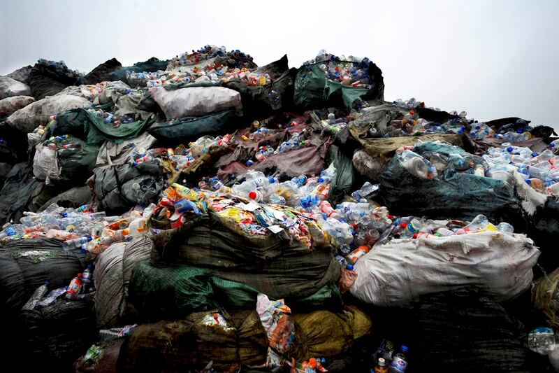 articles/2012/06/08/brave-new-plastic-free-world/garbology-tease-intro_lkihym