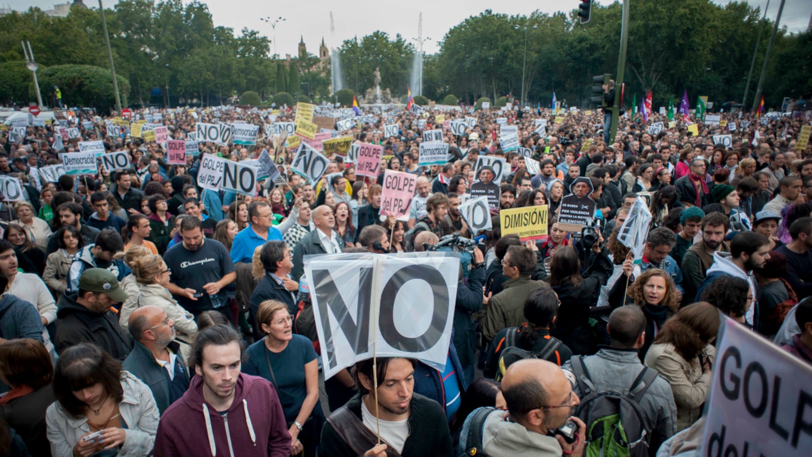 cheats/2012/09/29/protests-continue-in-spain-portugal/spain-protests-austerity-measures-cheat_pzfv0i