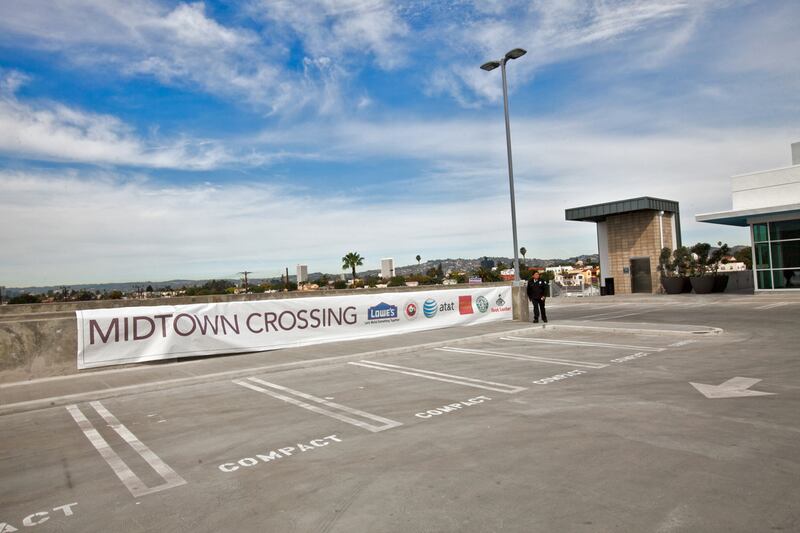 galleries/2012/04/27/los-angeles-riots-pictures-twenty-years-later-photos/la-riots-before-after-2a_nrxc9q