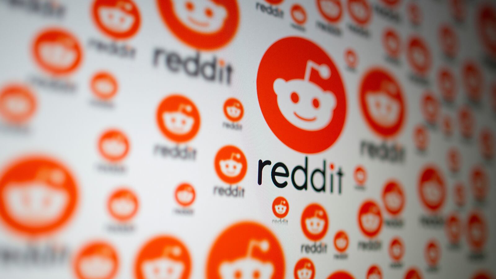 2021-02-18T000000Z_589712218_RC2UUL996QAR_RTRMADP_3_RETAIL-TRADING-SLANG_nigoy4