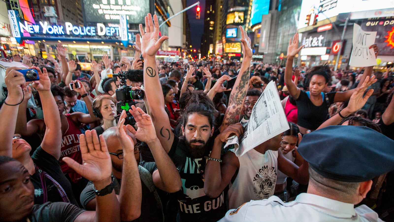 articles/2014/08/15/new-york-solidarity-as-michael-brown-protests-go-national/140814-resnick-brown-protest-nyc-tease_swmfvm