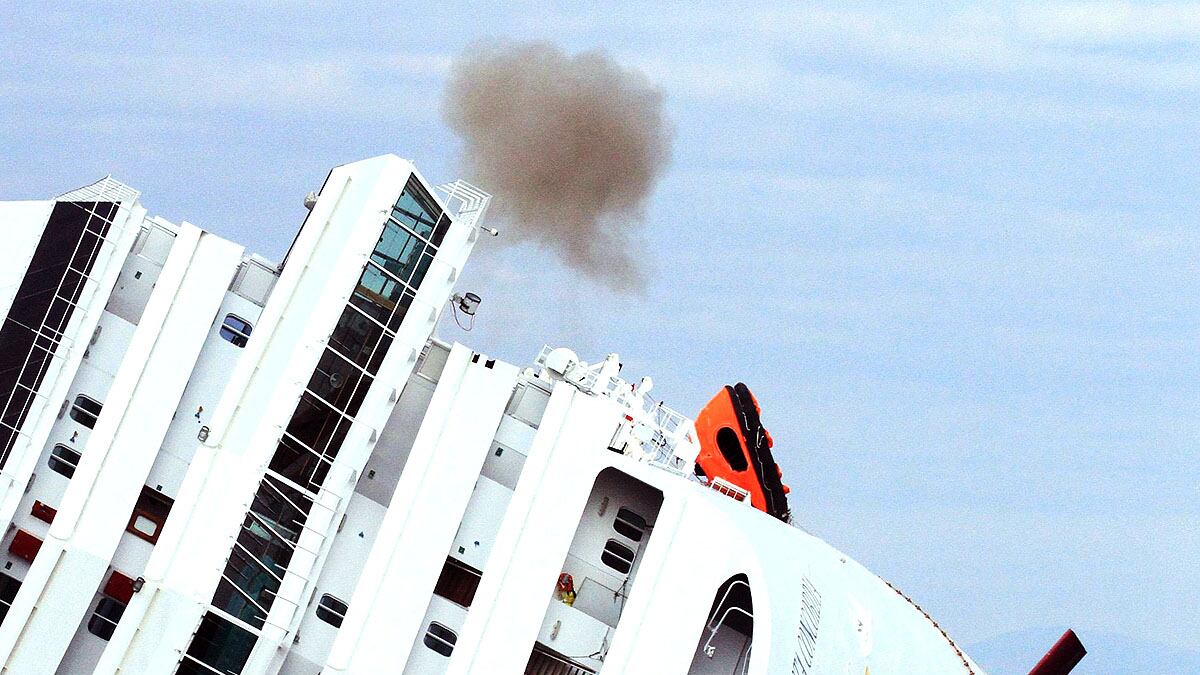 cheats/2012/01/23/shipwrecked-customers-get-discount/cruise-catastrophe-cheat_lfoo4c