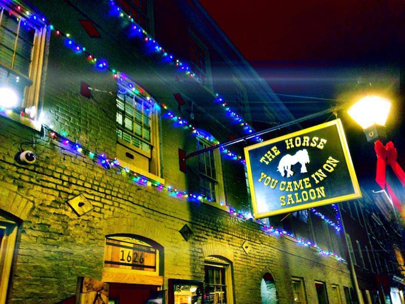 articles/2014/12/28/the-bars-that-made-america-great/141226-strochlic-horse-came-embed_abyd9h