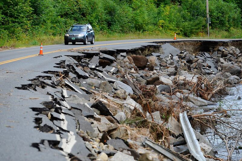articles/2011/08/28/hurricane-irene-path-makes-landfall-in-new-jersey-new-york-braces/vermont-flood-damage_vh4jjx