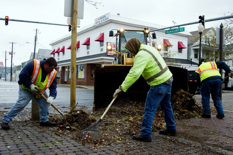 galleries/2012/10/30/hurricane-sandy-heroes-from-coast-guard-rescuers-to-red-cross-volunteers-photos/public-workers-sandy-heroes_x2cjj2