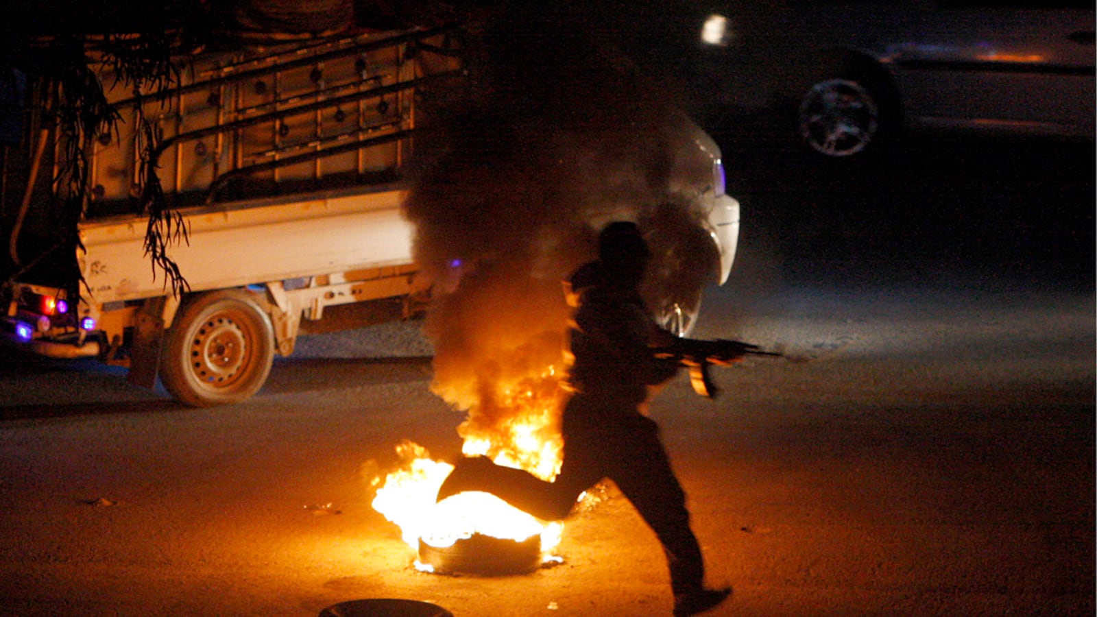 articles/2012/03/27/syrian-rebels-caught-embellishing-on-tape/syria-journalist-fake-footage-giglio_z2tdff