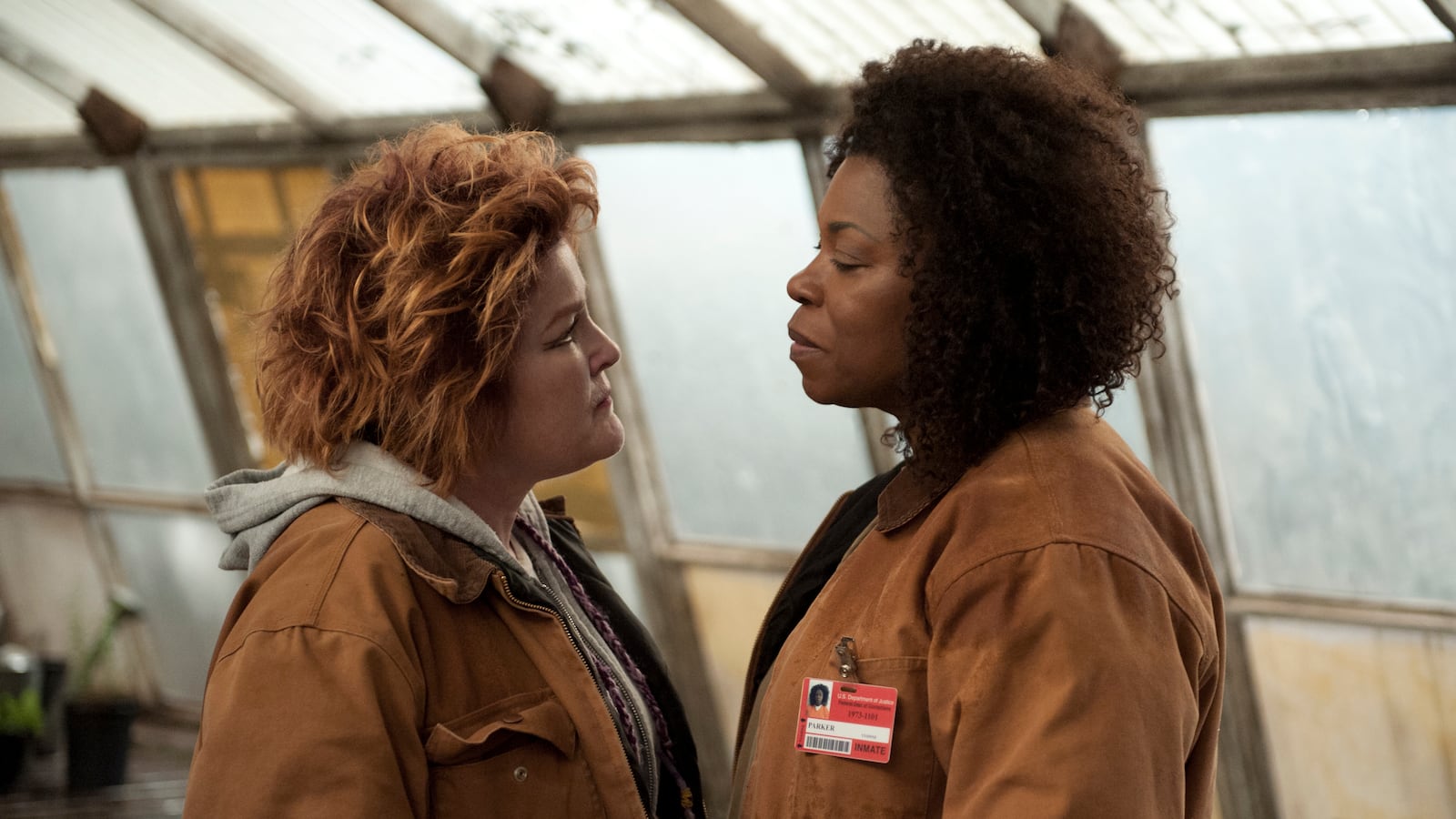 articles/2014/06/25/inside-orange-is-the-new-black-s-terrifying-showdown-between-red-and-vee/140624-fallon-oitnb-tease_akorh0