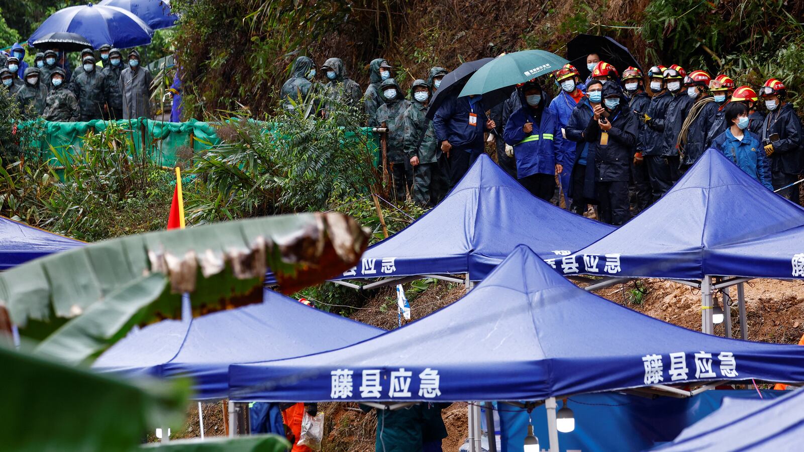 2022-03-24T062520Z_708352302_RC2T8T90C1BO_RTRMADP_3_CHINA-CRASH_kzvvgx