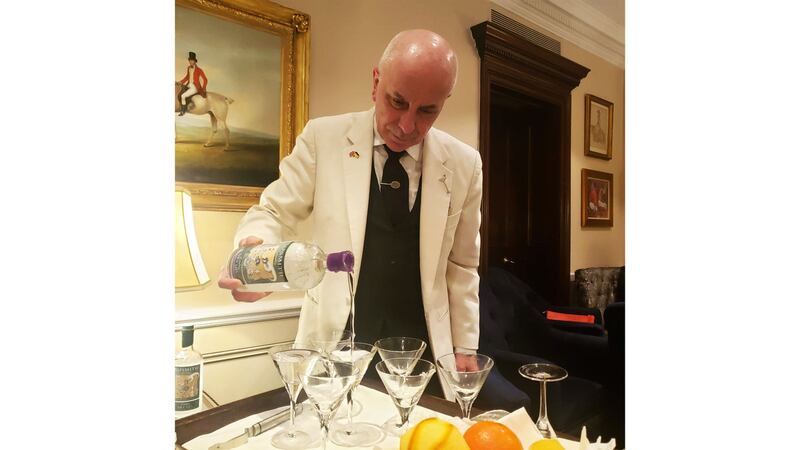 221007-Weisstuch-London-Gin-embed-01_q3gl7f