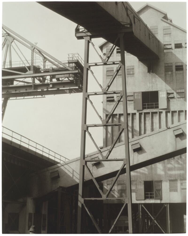 galleries/2011/08/14/modernist-photography-exhibit-boston-mfa-photos/boston-mfa-gallery06_eii3pi