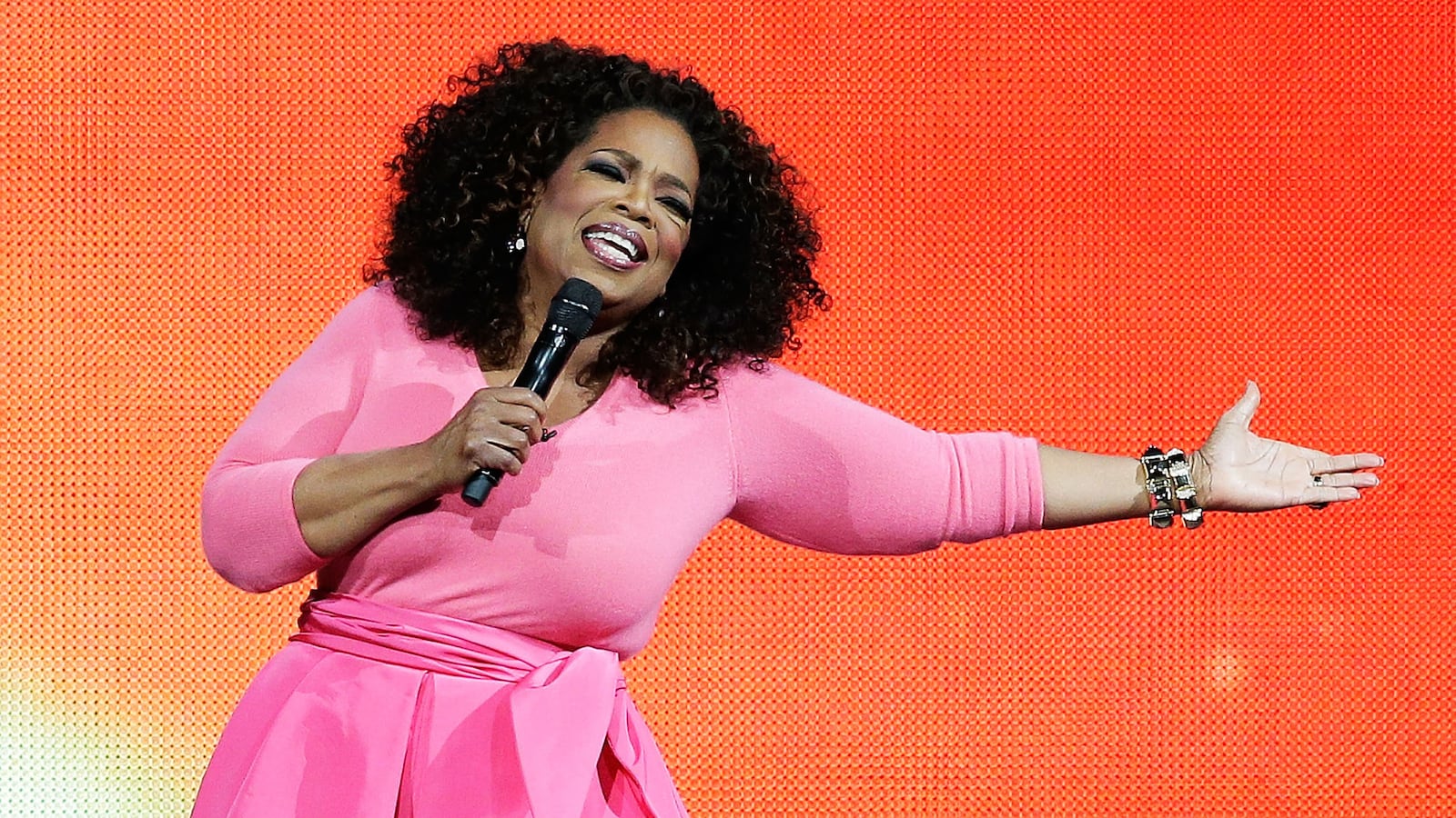articles/2016/01/01/how-oprah-created-a-profitable-weight-loss-plan/151231-crocker-oprah-tease_xboot4