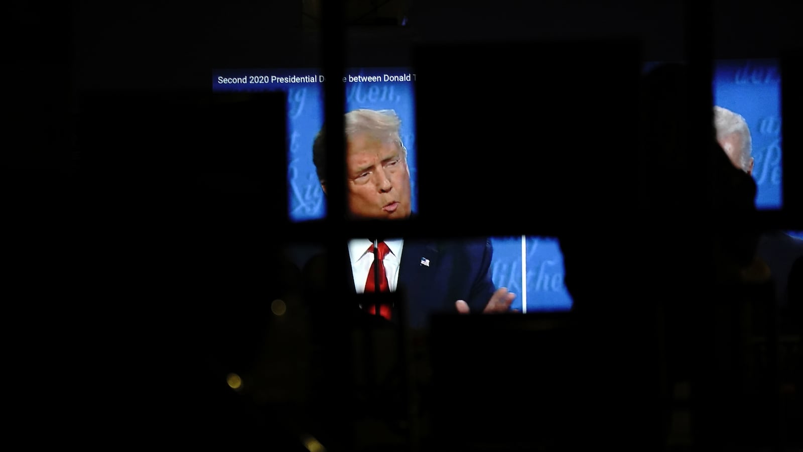 2020-10-23T015940Z_60959350_RC21OJ9GOOEA_RTRMADP_3_USA-ELECTION_afibna