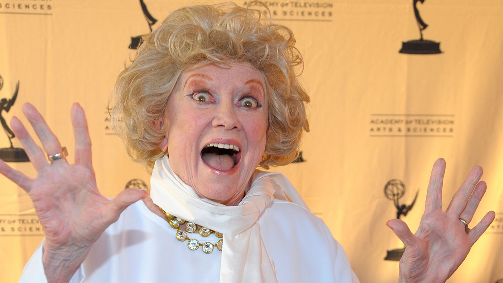 cheats/2012/08/20/comedian-phyills-diller-dies/phyllis-diller-dead-cheat_zvbev0