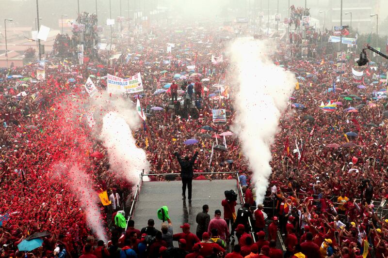 articles/2012/10/06/could-hugo-ch-vez-really-lose-venezuela-s-election/munoz-chavez-election-embed_ygys5i