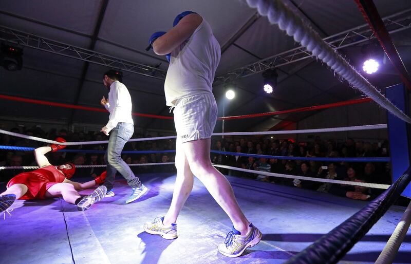 galleries/2015/04/05/pray-father-pepper-doesn-t-punch-you-out/150318-boxing-priest-09_lprnw9