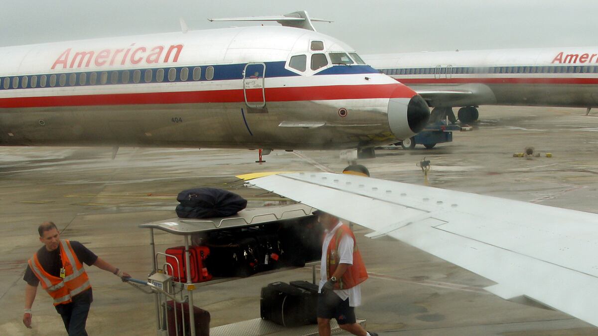 cheats/2012/08/01/san-antonio-airport-evacuated/san-antonio-airport-bomb-threat-cs_l2hxgs