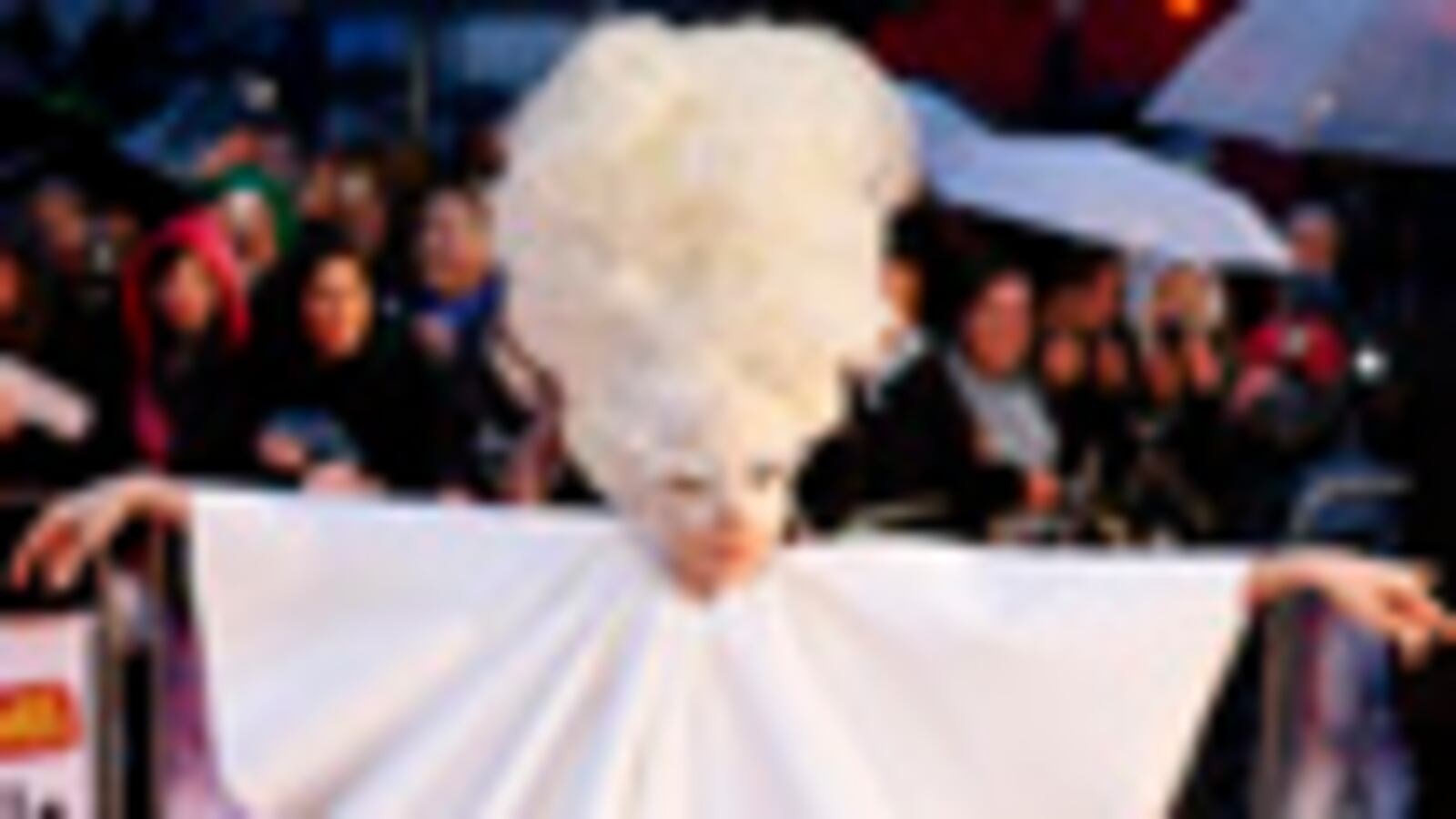 cheats/2010/02/16/gaga-stuns-at-brit-awards/gaga-brit-awards_a3rqzo